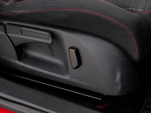 Used 2013 Volkswagen GTI 4-Door image 38