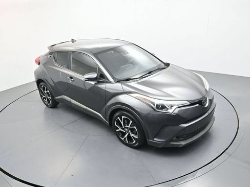 Used 2018 Toyota C-HR XLE FWD image 17