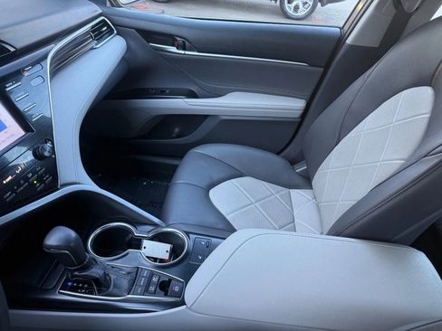 Used 2018 Toyota Camry XLE image 24