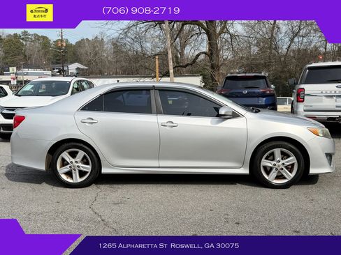 Used 2013 Toyota Camry SE image 8