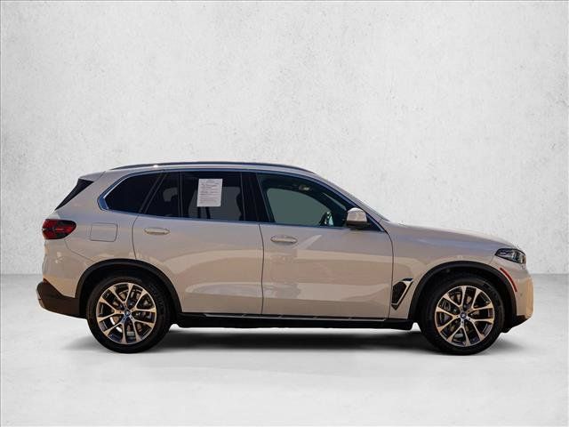 Used 2025 BMW X5 xDrive50e AWD/4WD image 4
