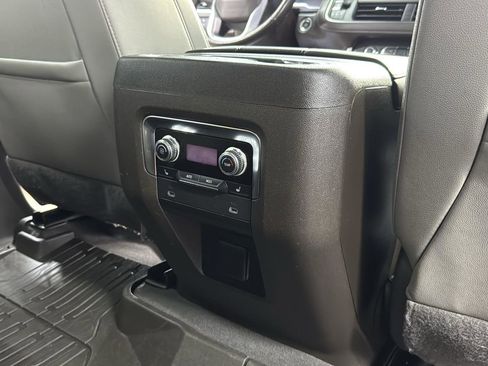 Used 2022 GMC Yukon XL SLT w/ SLT Luxury Package image 27
