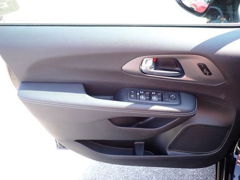 New 2026 Chrysler Pacifica Select image 17