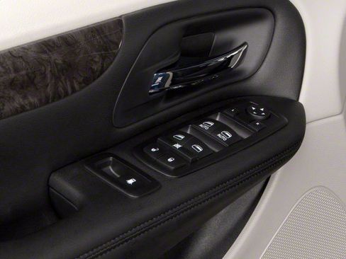 Used 2012 Dodge Grand Caravan SXT FWD image 20