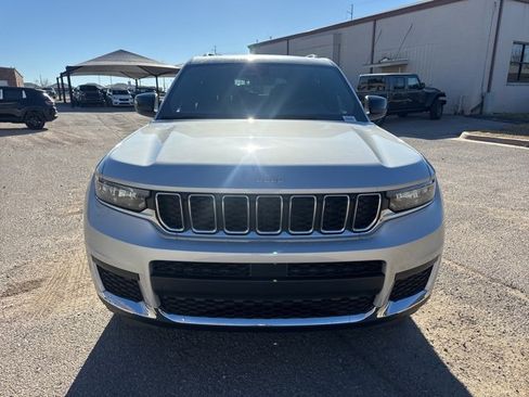 New 2025 Jeep Grand Cherokee L Laredo image 2