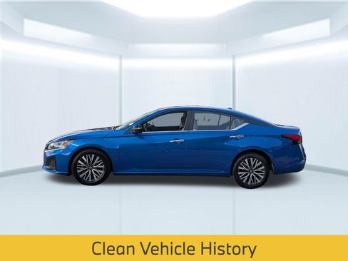 Used 2025 Nissan Altima 2.5 SV FWD image 2