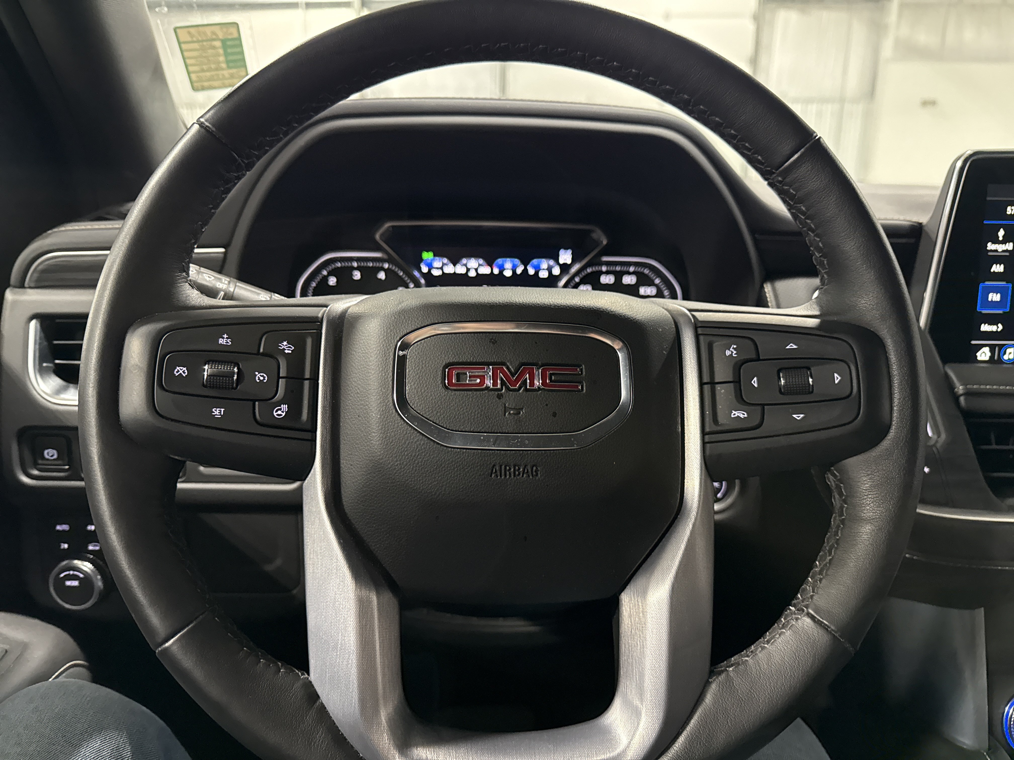 Used 2021 GMC Yukon SLT w/ SLT Premium Package AWD/4WD image 11