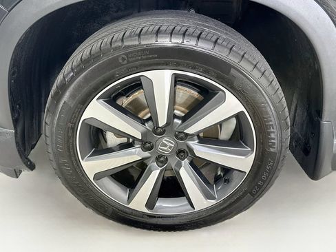 Certified 2025 Honda Pilot Touring image 24