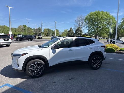 Used 2024 Chevrolet Trax RS w/ Driver Confidence Package image 11