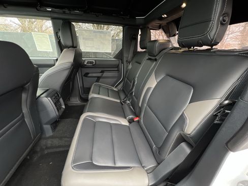 New 2025 Ford Bronco Outer Banks w/ Sasquatch Package image 24