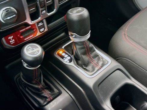 Used 2022 Jeep Wrangler Unlimited Rubicon image 18