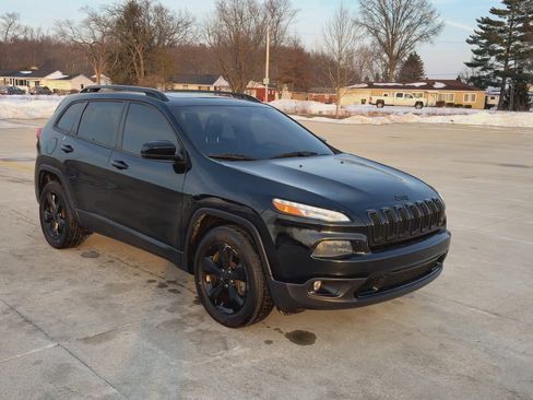 Used 2017 Jeep Cherokee High Altitude image 2