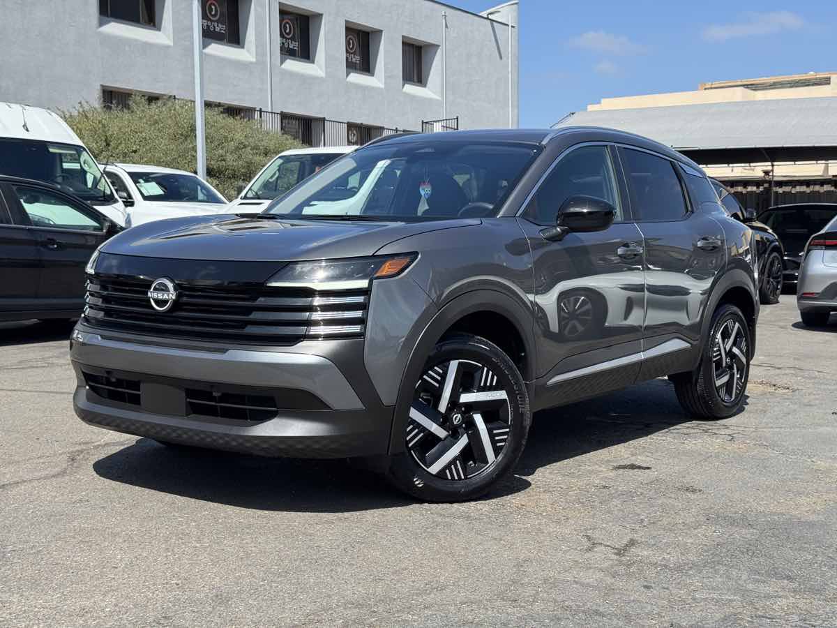 Used 2026 Nissan Kicks SV FWD image 2