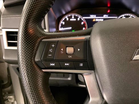 Used 2024 Mitsubishi Outlander SE AWD/4WD image 17