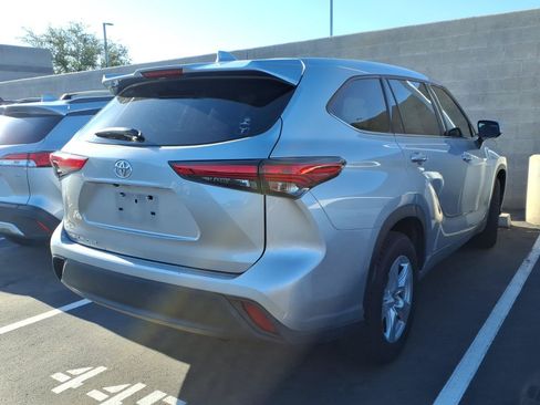 Certified 2020 Toyota Highlander L FWD image 3