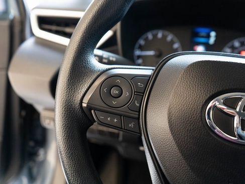 Used 2025 Toyota Corolla LE image 19