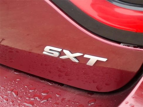 Used 2017 Dodge Charger SXT image 12