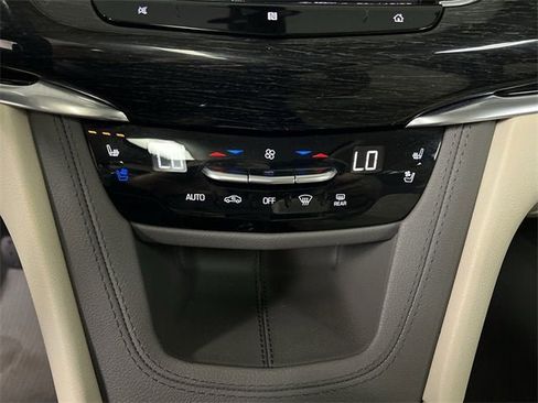 Used 2021 Cadillac XT6 Premium Luxury image 18