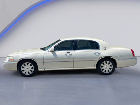 Used 2003 Lincoln Town Car Cartier RWD image 3
