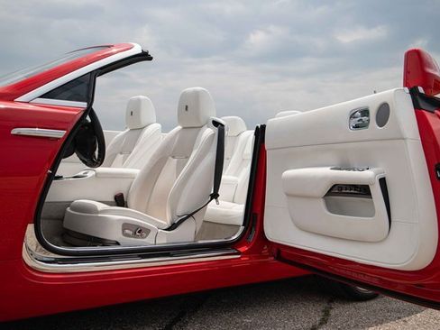 Used 2017 Rolls-Royce Dawn image 35