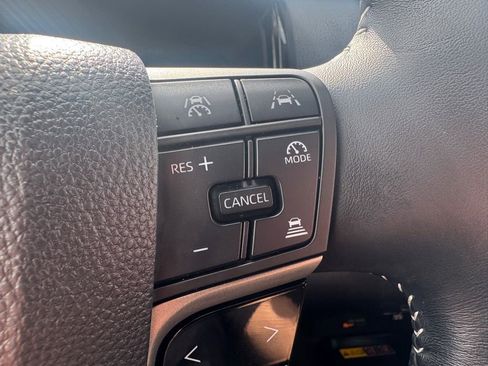 Used 2025 Toyota Camry SE image 19