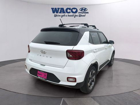 Used 2024 Hyundai Venue Limited FWD image 13