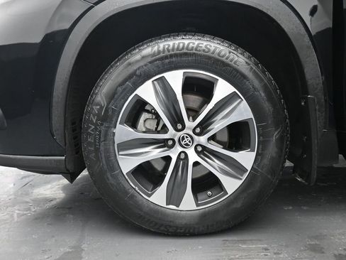 Used 2023 Toyota Highlander XLE image 13