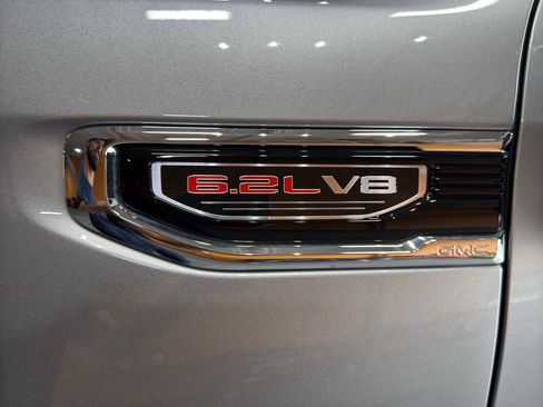 Used 2023 GMC Sierra 1500 SLT w/ SLT Premium Plus Package AWD/4WD image 10