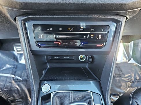 Certified 2022 Volkswagen Tiguan SE R-Line image 24