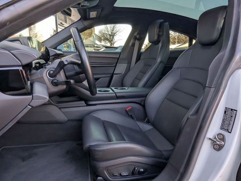 Used 2021 Porsche Taycan image 5