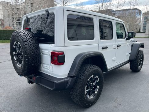 Used 2025 Jeep Wrangler Unlimited Rubicon 4xe w/ Convenience Group AWD/4WD image 7