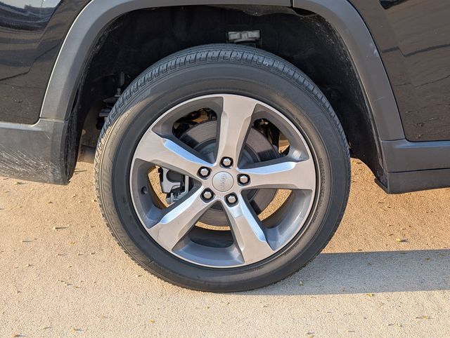 Used 2022 Jeep Grand Cherokee L Limited AWD/4WD image 3