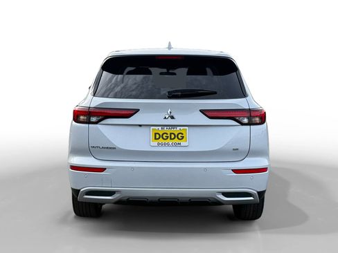 Used 2024 Mitsubishi Outlander SE image 4