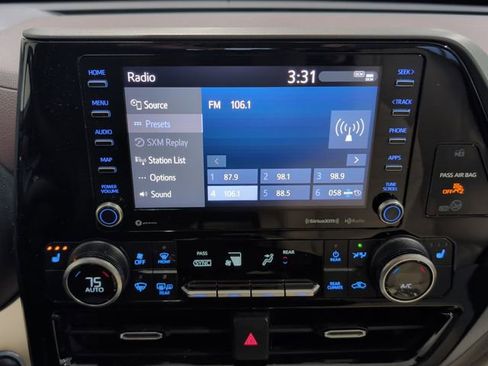 Used 2021 Toyota Highlander XLE image 20