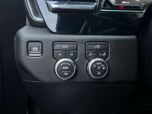 Used 2024 GMC Sierra 1500 Elevation image 21