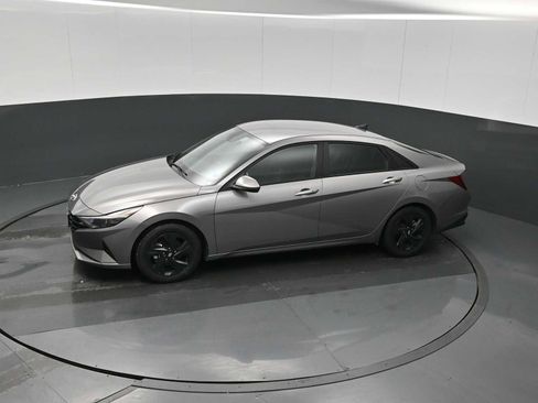 Used 2022 Hyundai Elantra SEL image 13