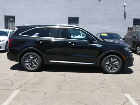 Used 2023 Kia Sorento EX FWD image 2