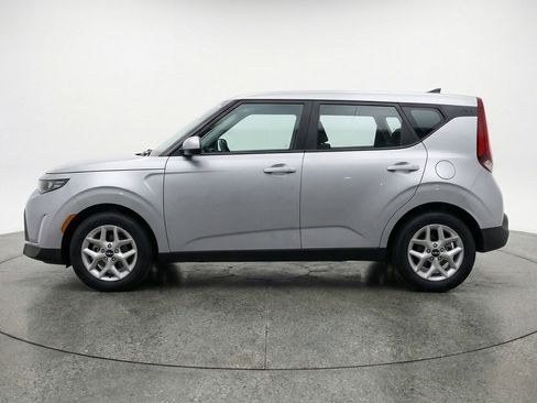 Used 2025 Kia Soul LX w/ LX Technology Package image 5