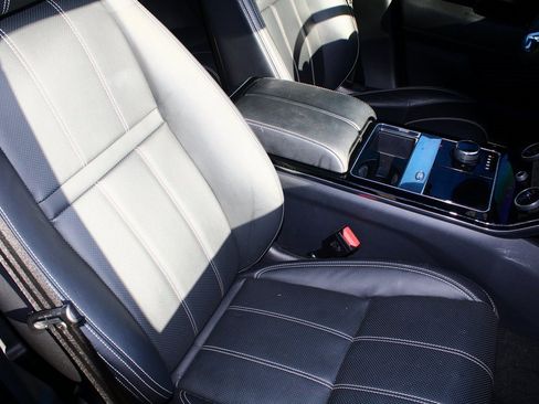 Used 2020 Land Rover Range Rover Velar S image 8