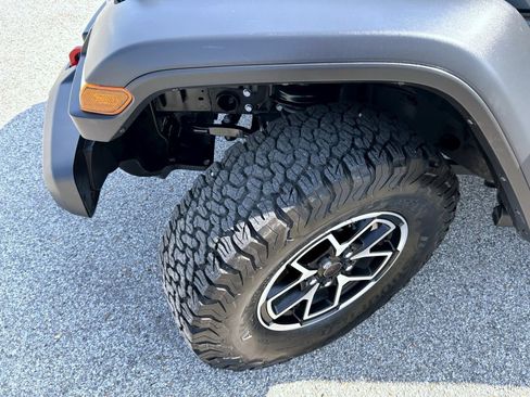 Used 2024 Jeep Wrangler Unlimited Rubicon w/ Convenience Group AWD/4WD image 24