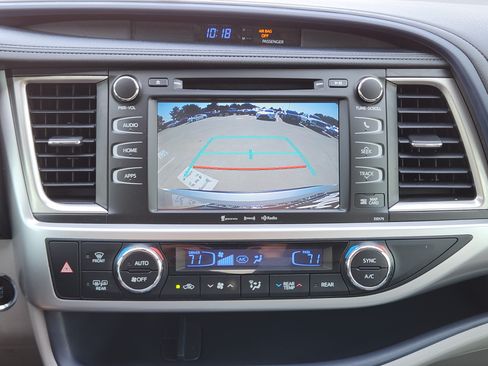Used 2017 Toyota Highlander XLE AWD/4WD image 20