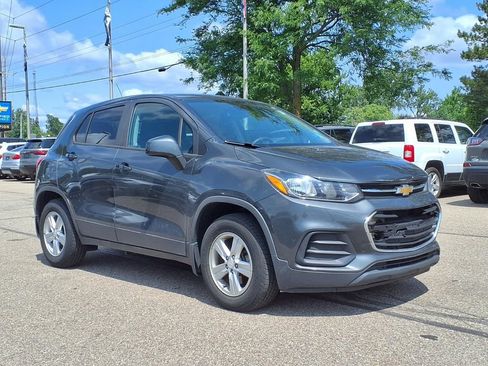 Used 2020 Chevrolet Trax LS w/ Tint and Cruise Package FWD image 3