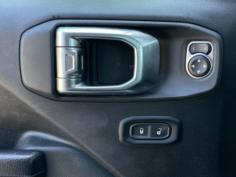 Used 2023 Jeep Wrangler Unlimited Sport AWD/4WD image 12