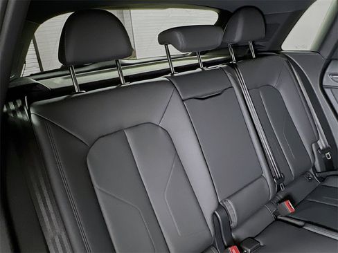New 2025 Audi Q3 2.0T Premium image 25