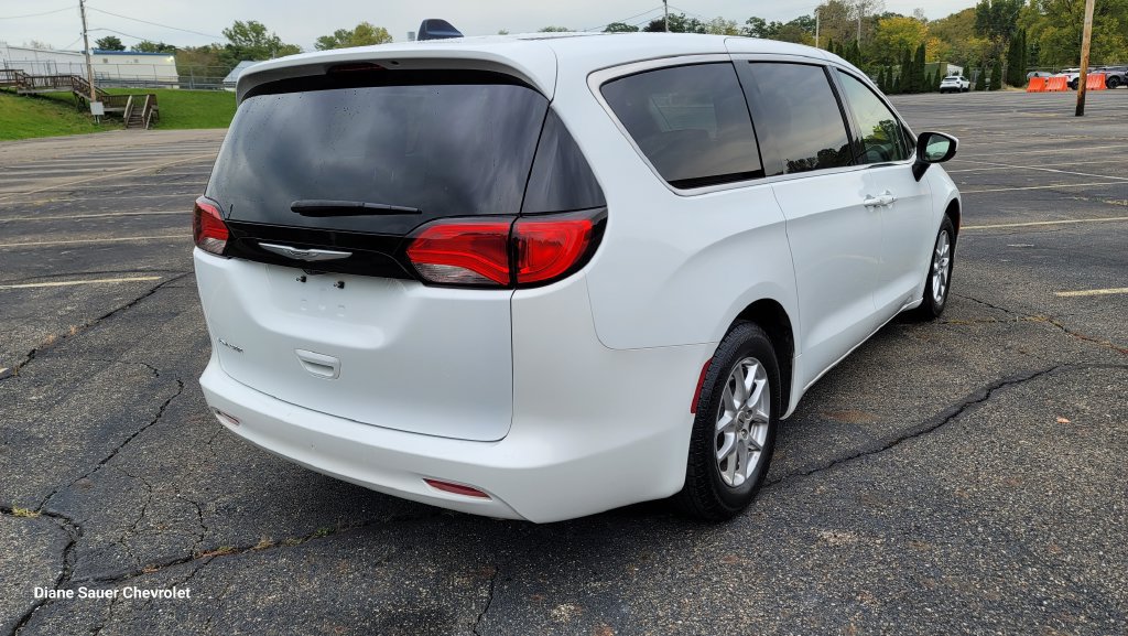 Used 2023 Chrysler Voyager LX FWD image 12