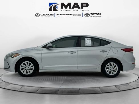 Used 2018 Hyundai Elantra SE w/ Cargo Package image 2