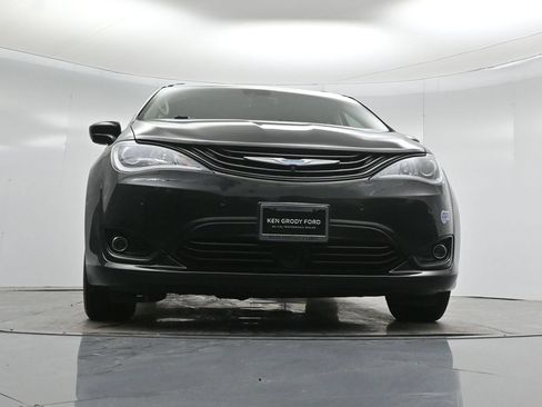 Used 2018 Chrysler Pacifica Limited w/ Advanced Safetytec Group FWD image 46