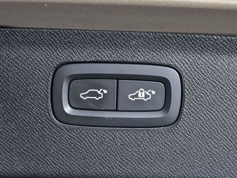Certified 2025 Volvo XC90 T8 Ultra AWD/4WD image 35