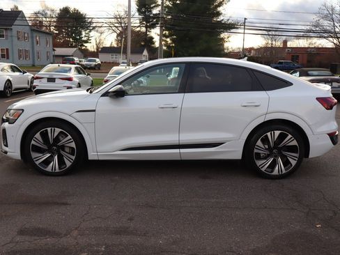 Used 2024 Audi Q8 e-tron Prestige w/ Prestige Package image 9