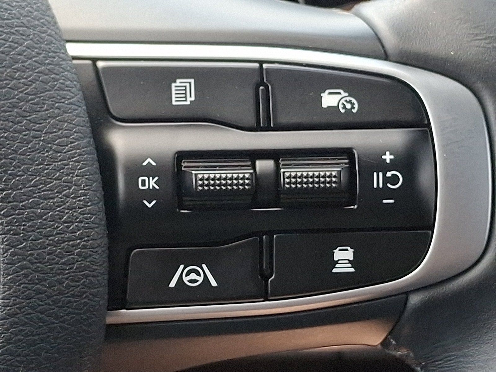 Used 2025 Kia Sportage SX AWD/4WD image 23
